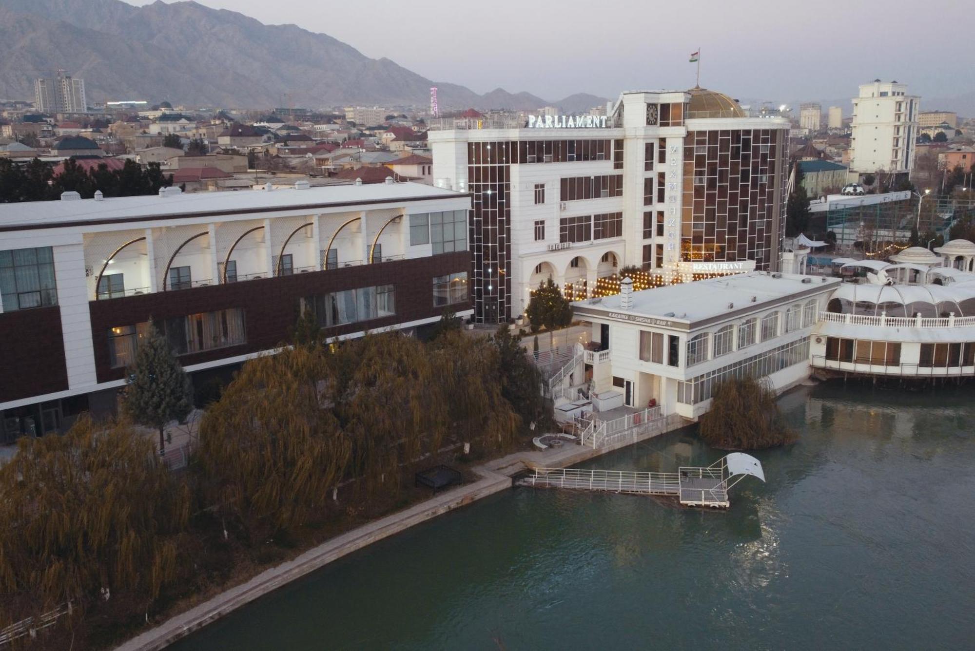 Parliament Palace Hotel Хужанд Екстериор снимка